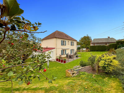 Maison traditionnelle - 147 m² - 6 pièces