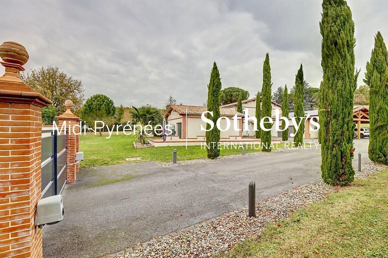 Maison - 320 m² - 9 pièces