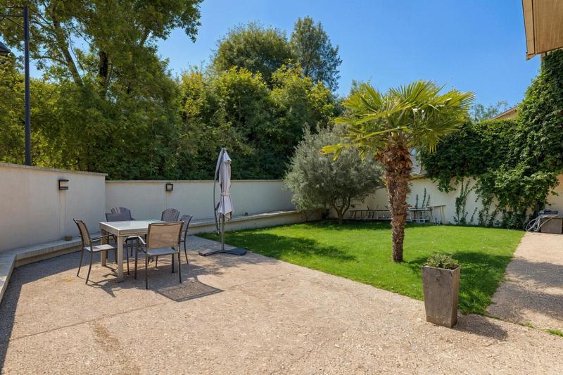 Maison - 201 m² - 7 pièces