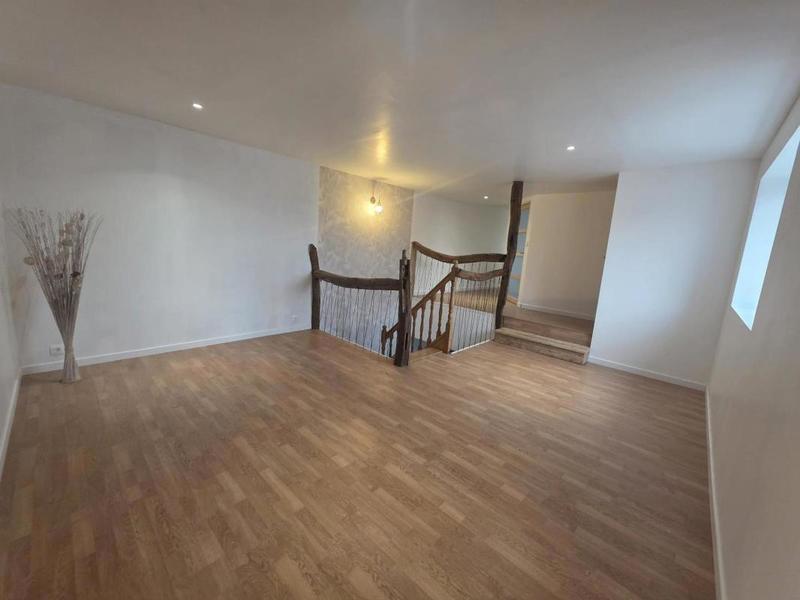 Maison - 299 m² - 5 pièces