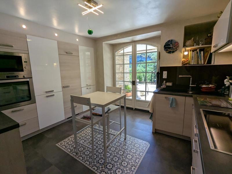 Maison - 230 m² - 7 pièces