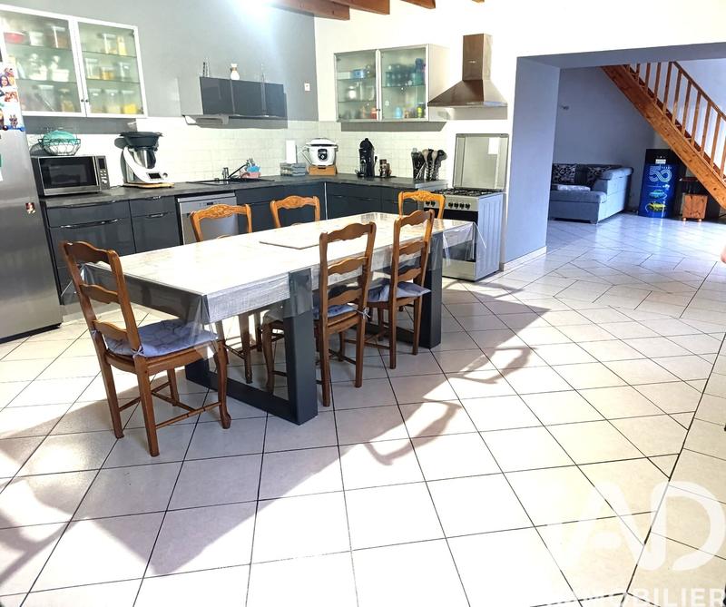 Maison - 205 m² - 10 pièces