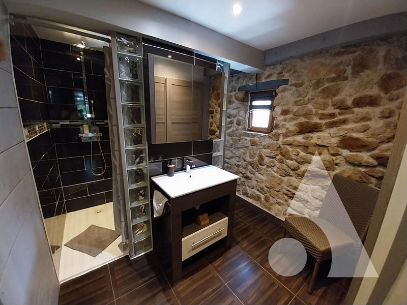 Maison - 210 m² - 6 pièces