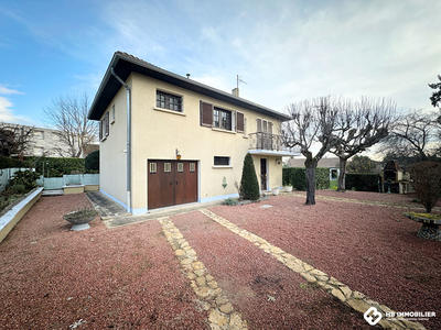 Maison - 90 m² - 5 pièces