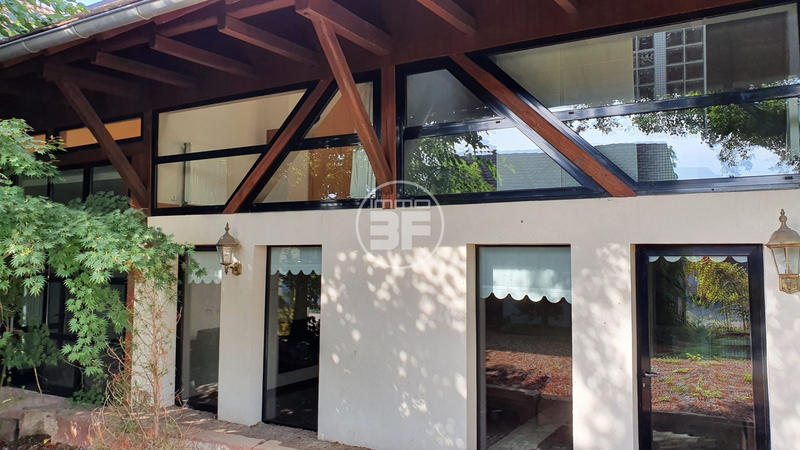 Maison - 256 m² - 8 pièces