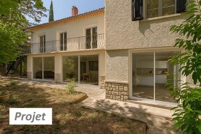 Maison - 208 m² - 10 pièces