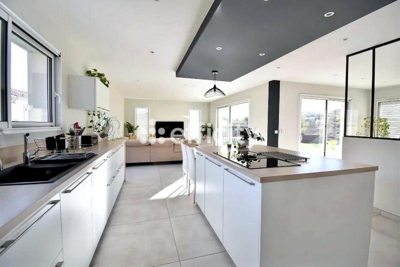 Villa - 185 m² - 8 pièces