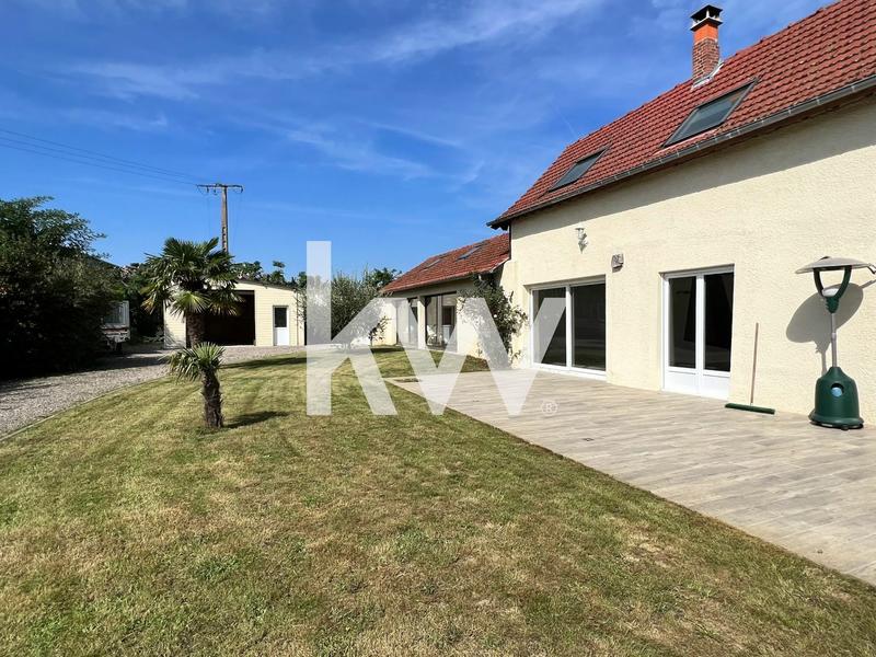 Maison - 220 m² - 9 pièces