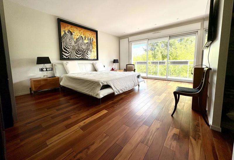 Appartement - 204 m² - 6 pièces