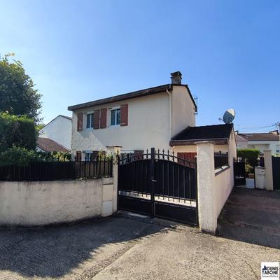 Maison traditionnelle - 114 m² - 5 pièces