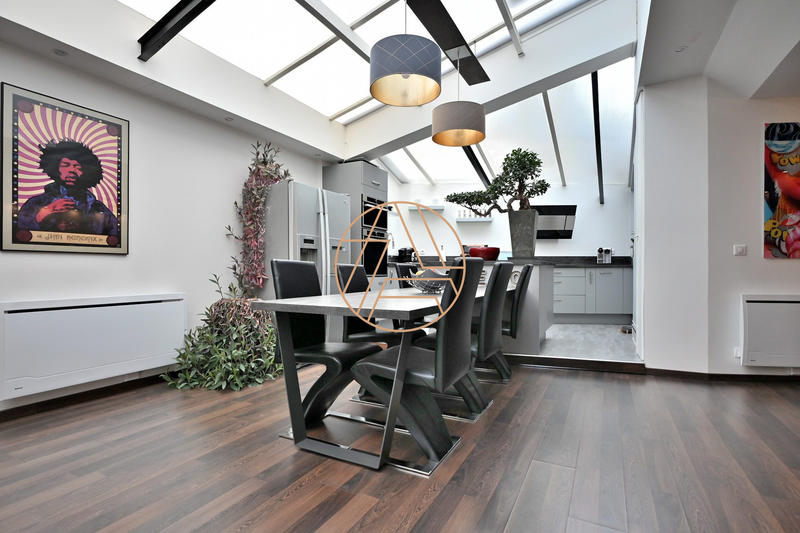 Loft - 202 m² - 8 pièces