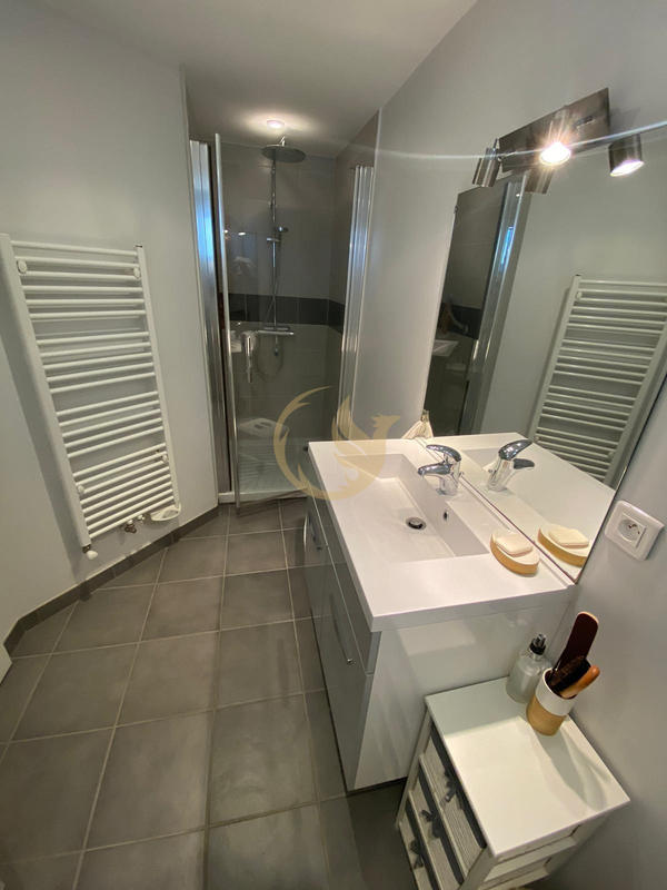 Maison - 200 m² - 8 pièces