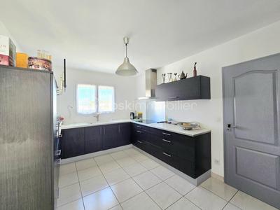 Maison - 99 m² - 5 pièces