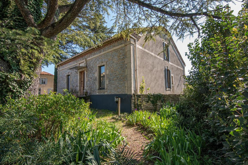 Maison - 280 m² - 9 pièces