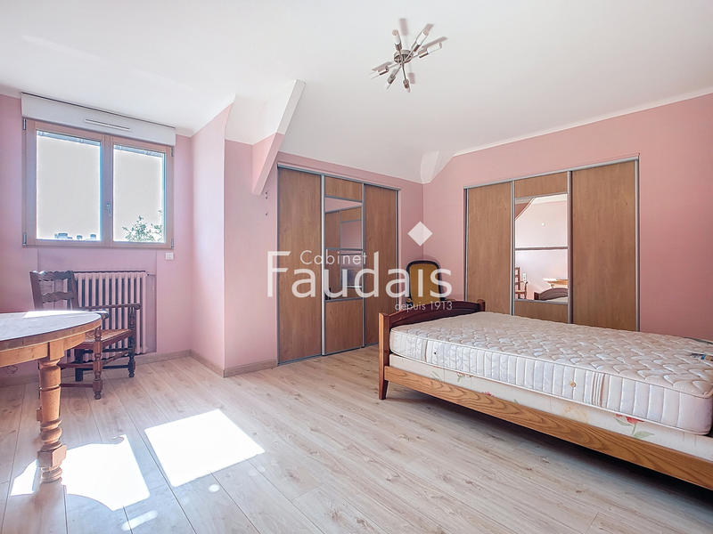 Maison - 178 m² - 9 pièces