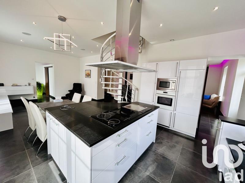 Maison de village - 360 m² - 10 pièces