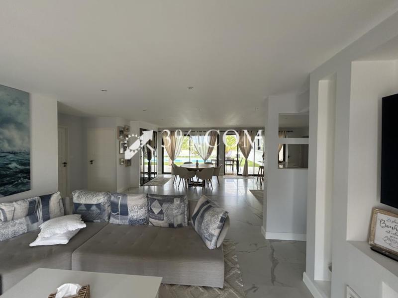 Villa - 185 m² - 6 pièces