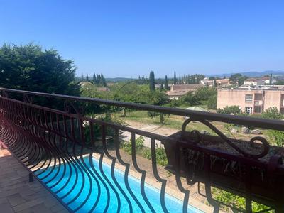 Maison - 180 m² - 8 pièces