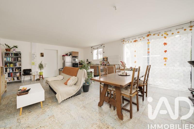 Maison - 241 m² - 8 pièces
