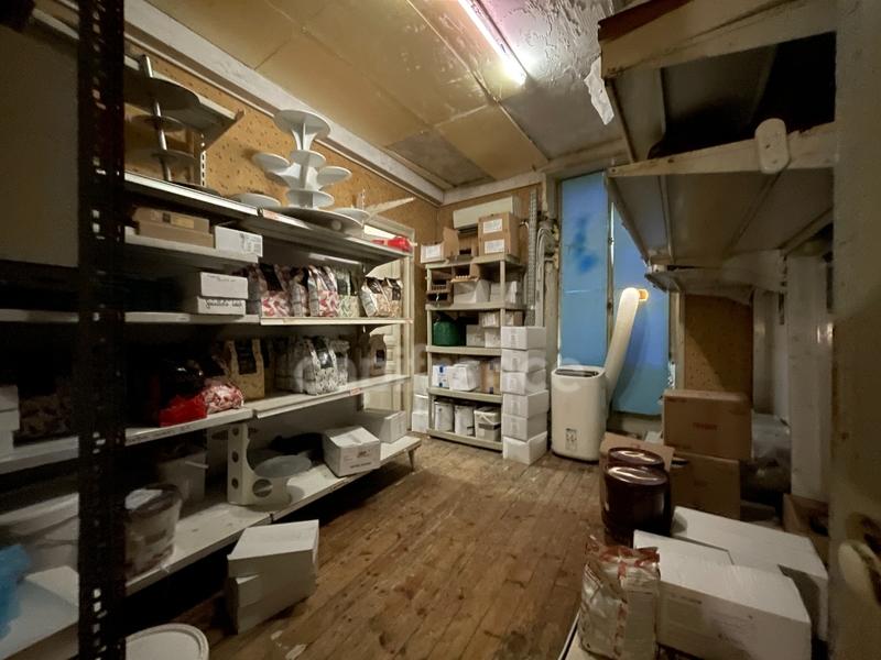 Local commercial - 275 m² - 10 pièces