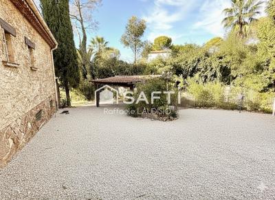 Maison - 210 m² - 6 pièces