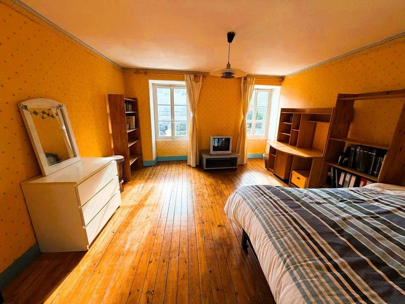 Maison - 210 m² - 7 pièces