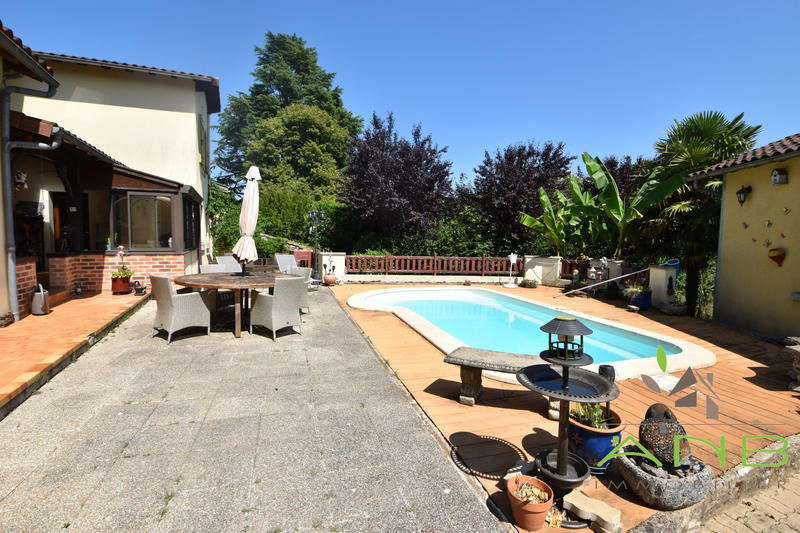 Maison - 263 m² - 10 pièces