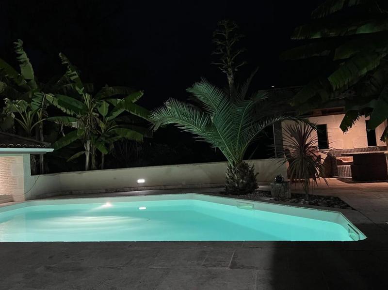 Maison - 240 m² - 8 pièces