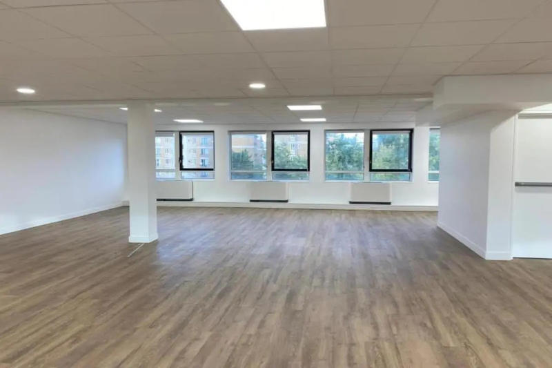 Bureau - 1 648 m²