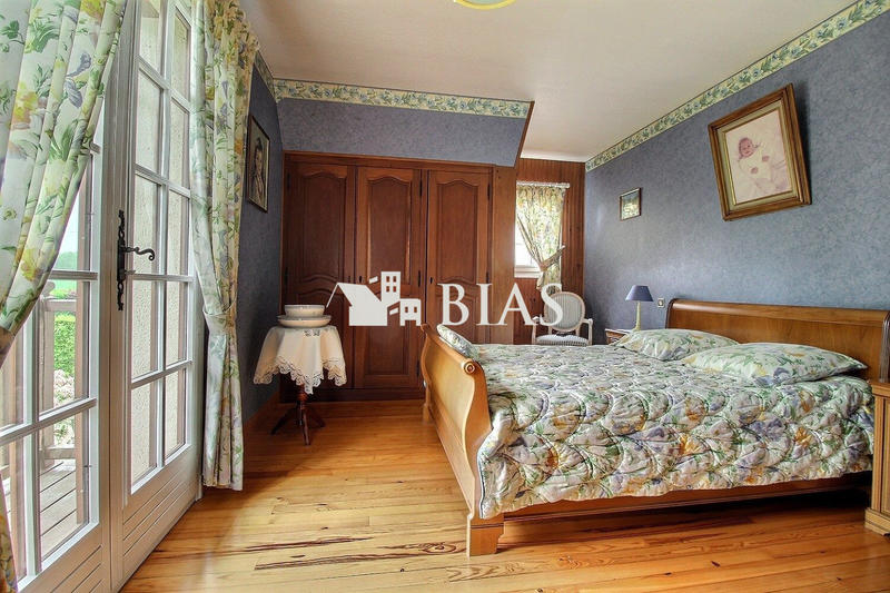 Viager - Maison traditionnelle - 145 m² - 6 pièces