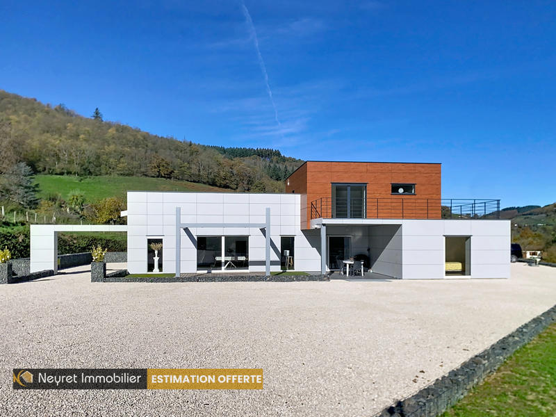 Maison - 180 m² - 4 pièces