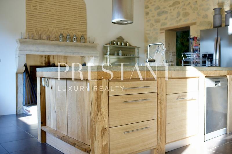 Maison - 421 m² - 10 pièces