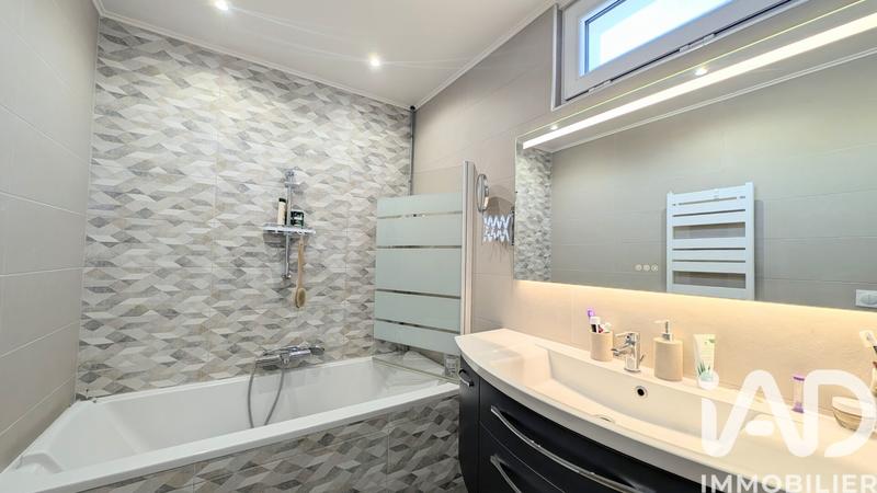 Maison - 157 m² - 8 pièces