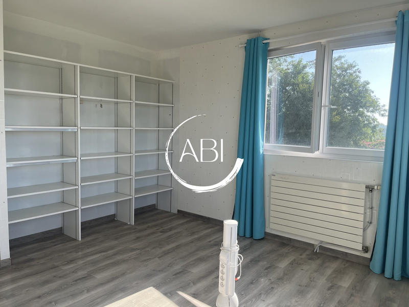 Maison - 212 m² - 7 pièces