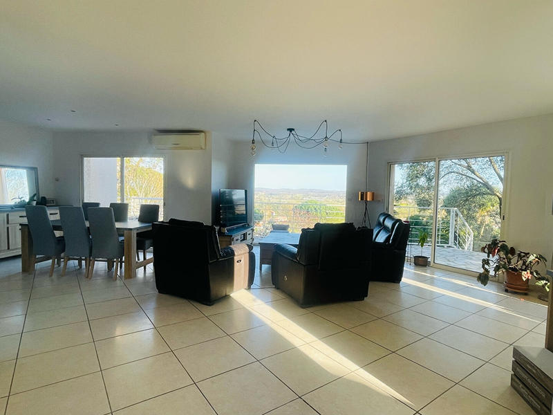 Maison - 219 m² - 7 pièces