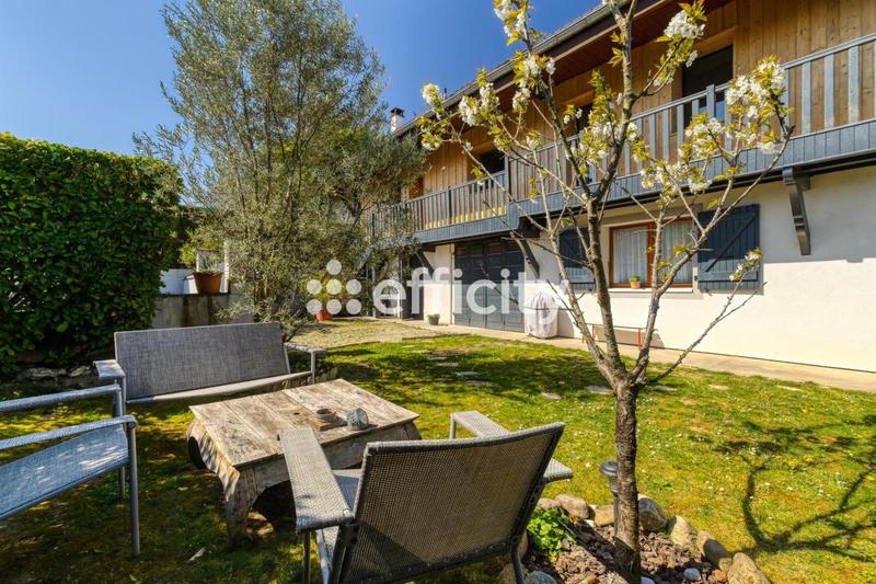 Maison - 228 m² - 9 pièces