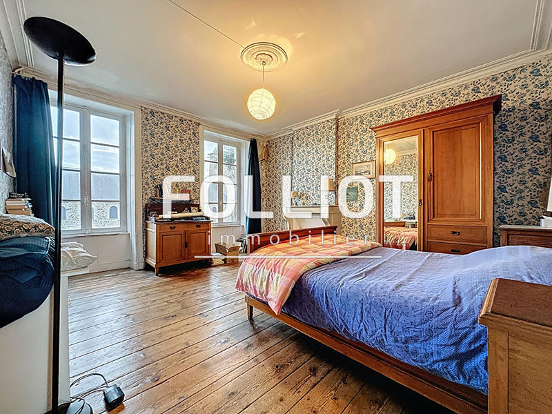 Maison - 235 m² - 12 pièces