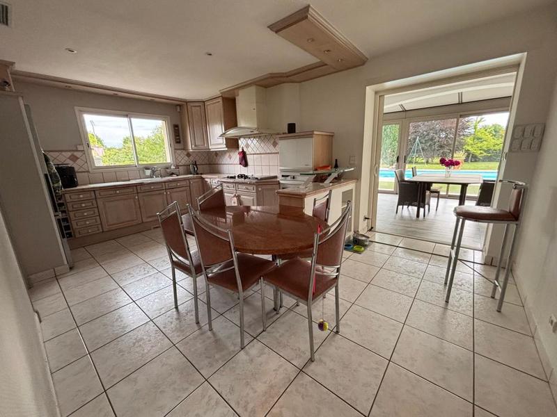 Maison - 206 m² - 7 pièces