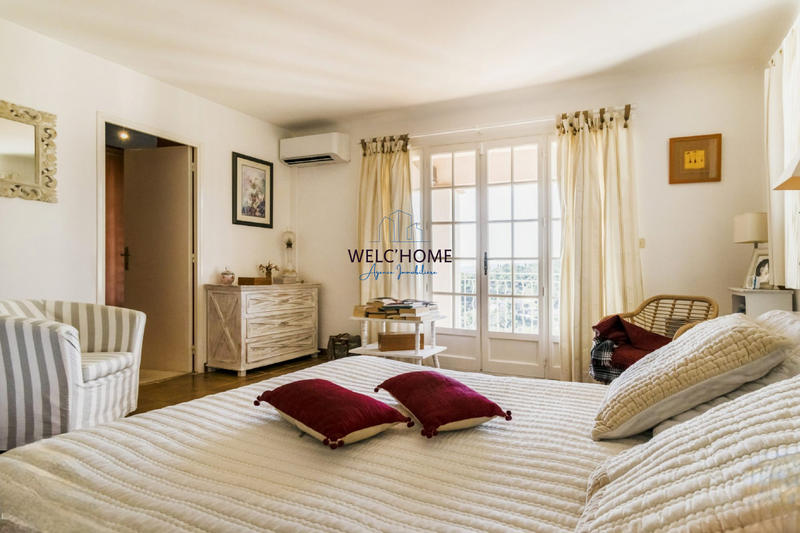 Maison - 242 m² - 10 pièces