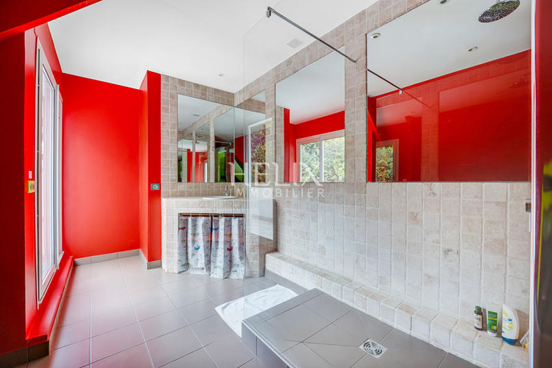 Maison - 410 m² - 10 pièces