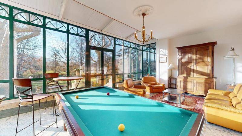 Maison - 3 512 m² - 48 pièces