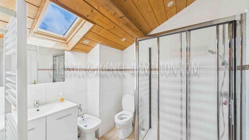 Maison - 260 m² - 12 pièces