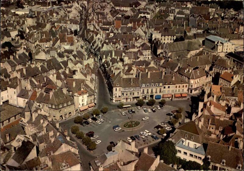 Antiquités brocante de la place carnot