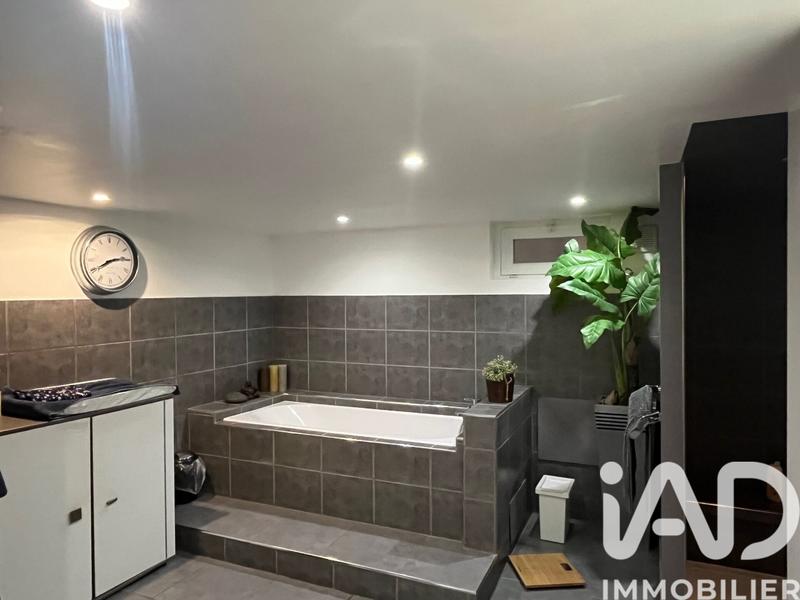 Maison - 210 m² - 8 pièces