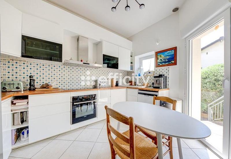 Maison - 200 m² - 9 pièces