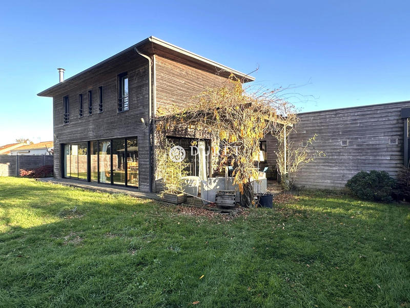 Maison contemporaine - 204 m² - 7 pièces