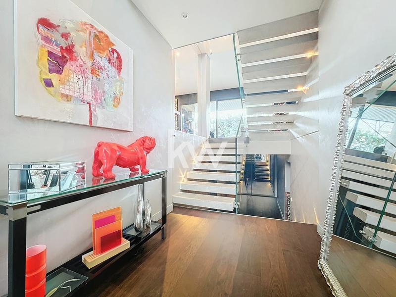 Maison - 335 m² - 7 pièces