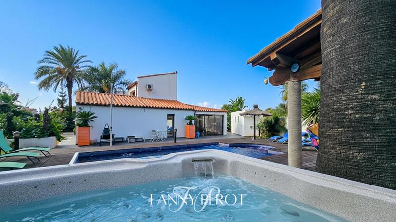 Maison - 205 m² - 6 pièces