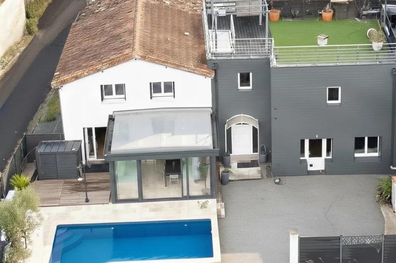 Villa - 187 m² - 9 pièces