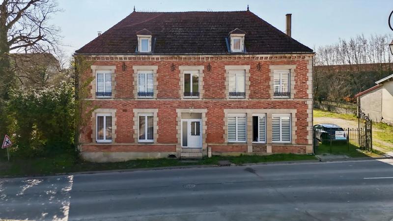 Maison - 256 m² - 8 pièces